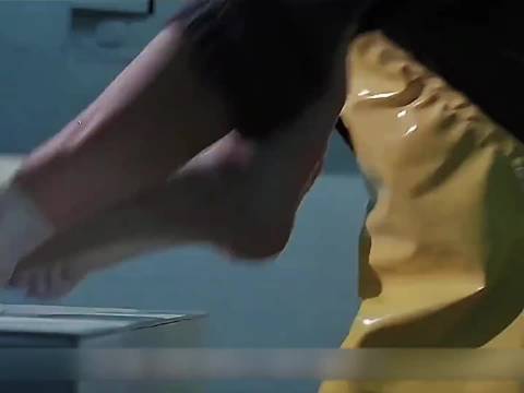 火葬场里来了一具死于非命的尸体！