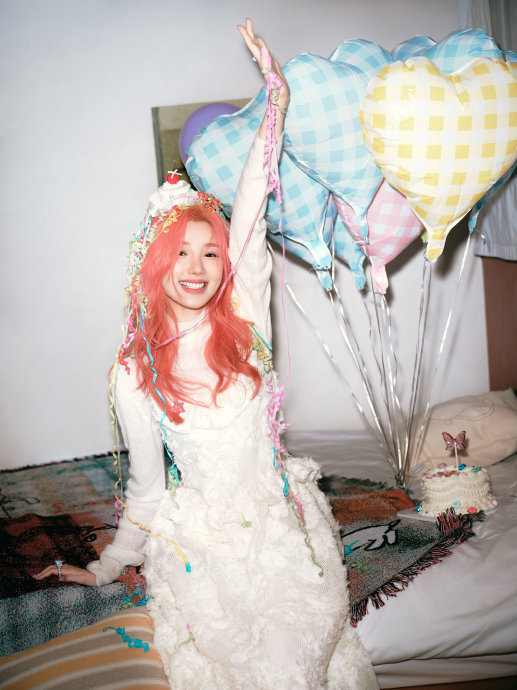 毛晓彤生日许愿成功，粉发惊艳亮相春晚！