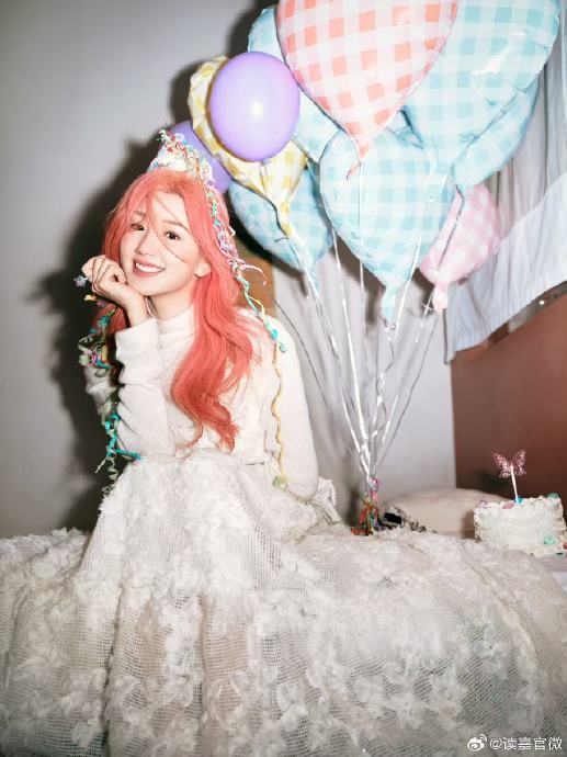 毛晓彤的粉发造型获得了网友们哪些评价？