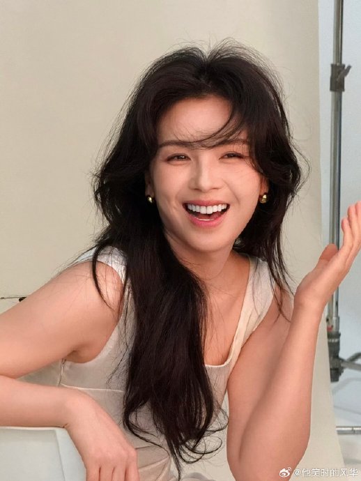 刘涛和秦海璐在春晚后台看的是什么短剧和小说？