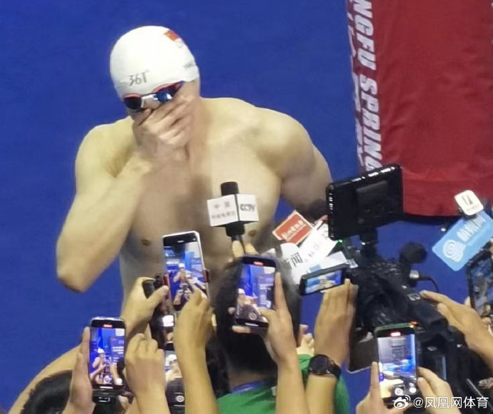 孙杨的家人对他职业生涯和心路历程提供了哪些关键支持？