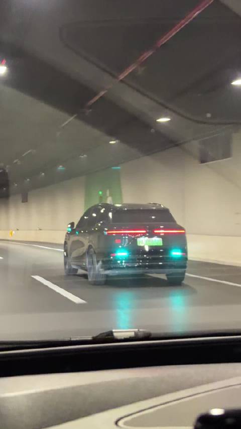 春节临近主城区小蓝灯增多，交通环境改善引辅助驾驶关注