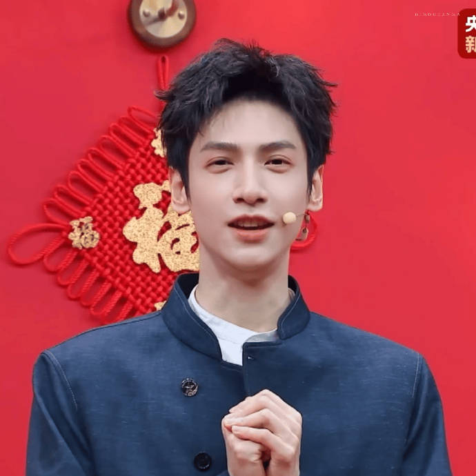 罗云熙为了春晚首秀在预热节目《下一站春晚》中展示了哪些才艺？