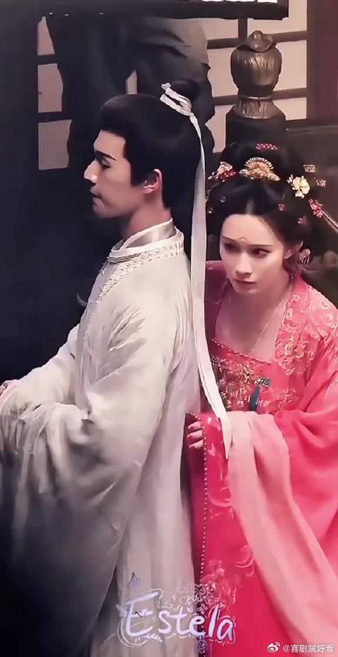 今天走的是可可爱爱古灵精怪路线的暮晚摇跟言尚