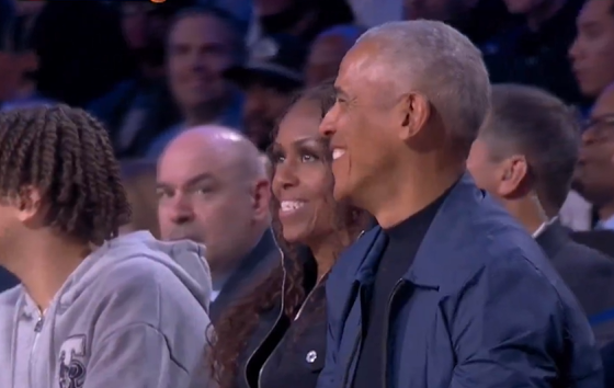 马克西界外极限救球，约基奇也边线救球&球直接传给奥巴马