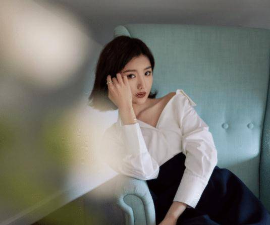 33岁毛晓彤商场扫货,毛衣3w帽子1w够奢侈,网友:花钱开心就行