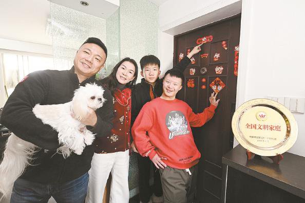 冠军“唐宝宝”一家的“飞驰人生”