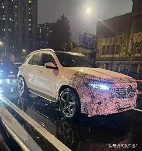 奔驰GLE路试实锤！轴距超3米，比进口便宜30万，剑指家庭SUV市场