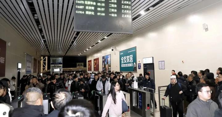 新春走基层┃凌晨3点，140多辆车为他们点亮归途！三门峡深夜护航“最后一公里”