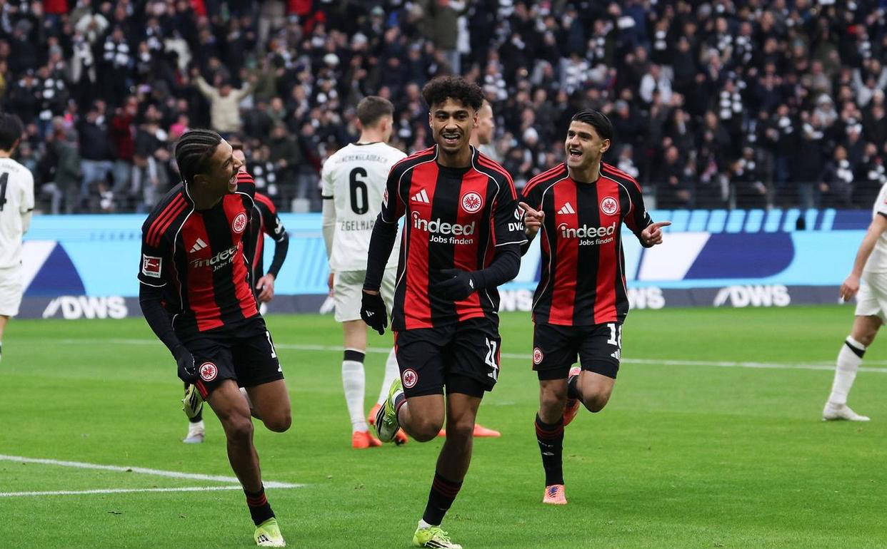 20岁法国新星闪耀德甲,法兰克福3-0完胜门兴终结连败