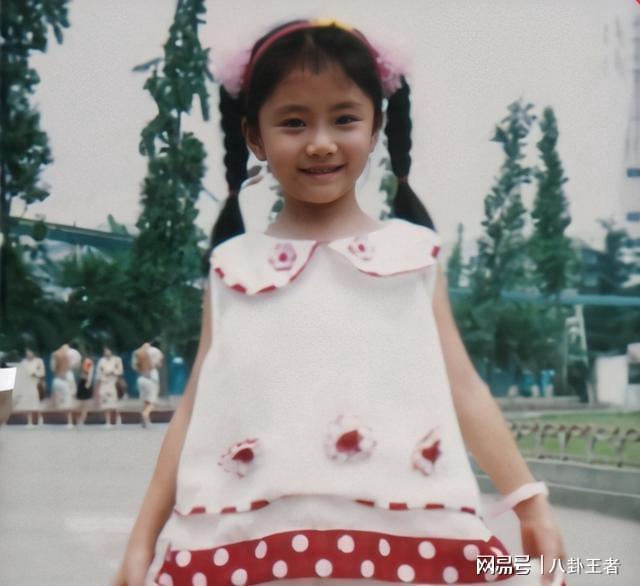 谭松韵长大后反而长残了!看了她小时候的样子,再也不想夸她美了