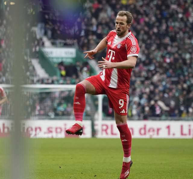 拜仁3-0完胜不莱梅，凯恩22场轰入26球豪取三连胜 强势领跑德甲榜首_格雷茨卡_路易斯·迪亚斯_比赛