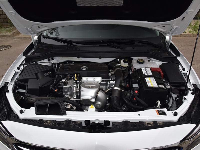 别克英朗配备四缸发动机吗