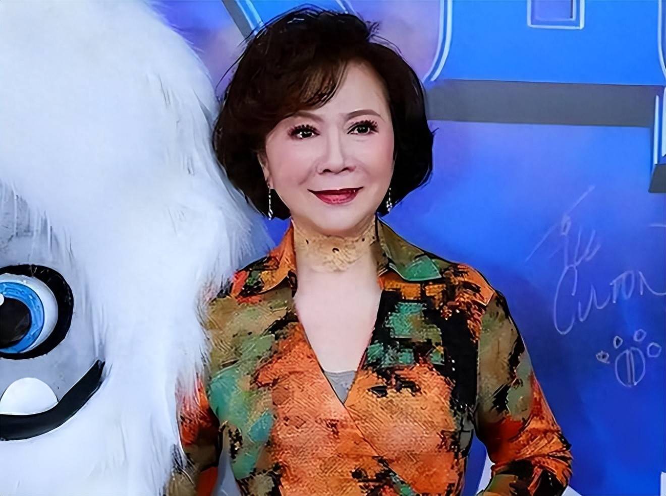 父亲是教授母亲是医生,回看蔡明的人生经历,才是真正的一路繁花