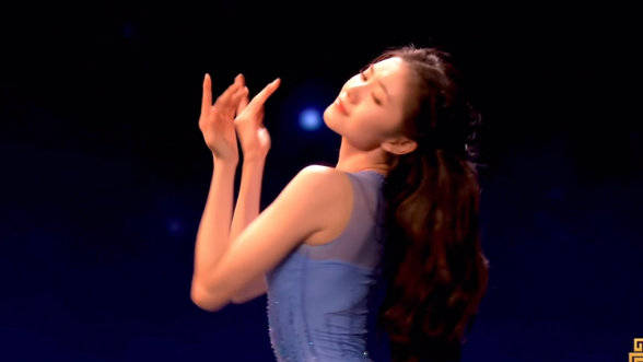 我天 你们看刘浩存这几个转圈