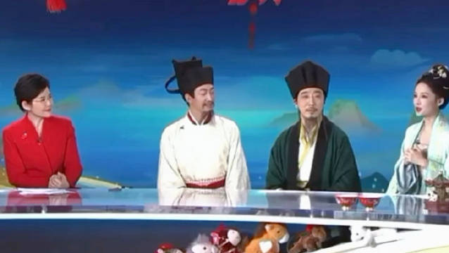 追风者三个主演全来春晚了，节目一前一后