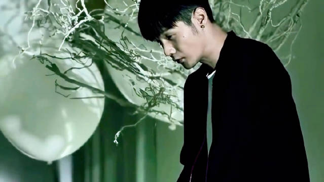 李荣浩从蚌埠老街走出成全能唱作人