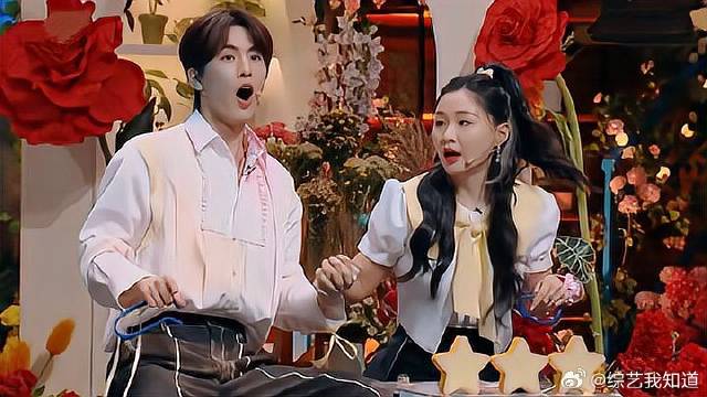 吴昕刘逸云太厉害！看五官秒猜出谢娜，张凌赫恍然大悟