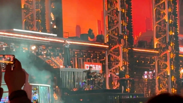 黄景瑜湖南卫视跨年演唱会歌声治愈获赞