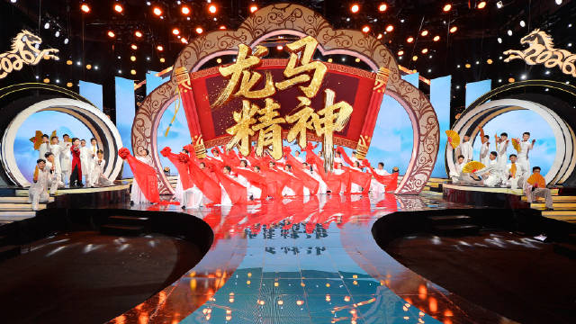 张含亮携40名崆峒学子演绎武魂，刚健拳风尽显龙马精神