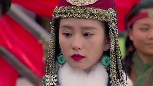 女孩把手放进油锅，当场揭穿老巫婆的妖言