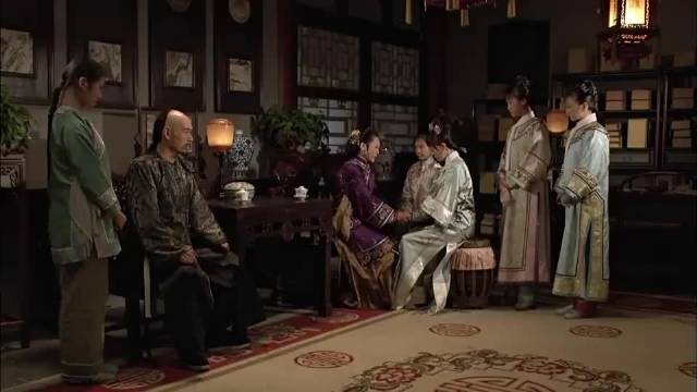 甄嬛传：千金入宫前父母含泪叮嘱：华妃得宠暗藏凶险，保命要紧！