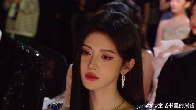 比美白鹿竟然输了？一个田曦薇一个鞠婧祎，又美又养眼