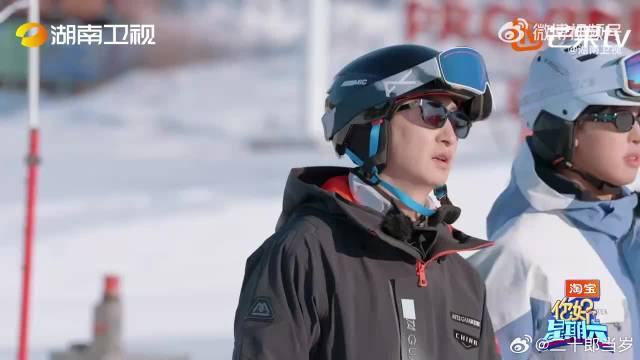 体验滑雪前和孟子义连线，正在剧组拍戏的孟姐暖心为冰6团送上祝福