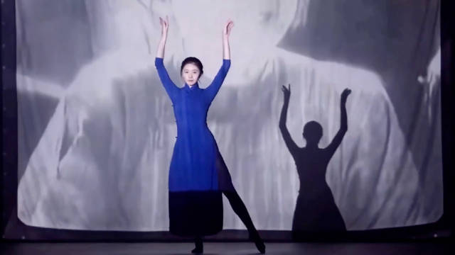 刘浩存这个空翻和控腿力度