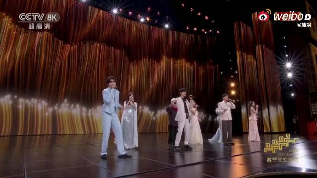 周传雄春晚独唱领衔金曲串烧