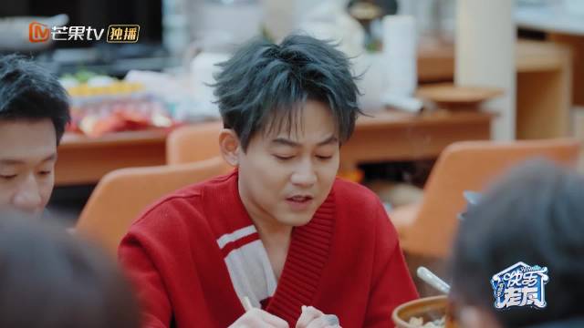 俞灏明剧组请假飞演唱会送惊喜，2026太平年兄弟情暖