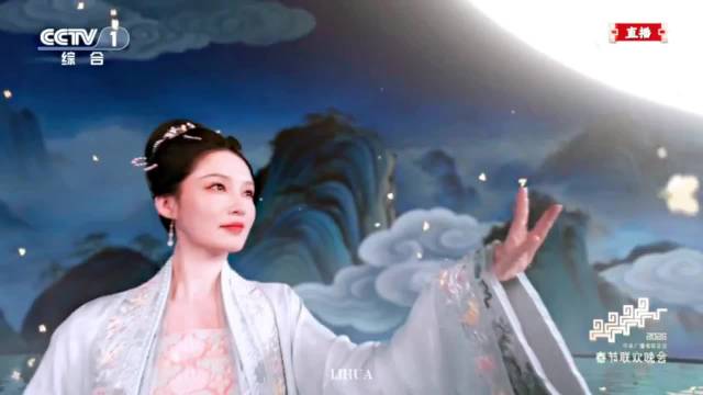 秦岚李沁王楚然亮相春晚，李沁古典气质引热议