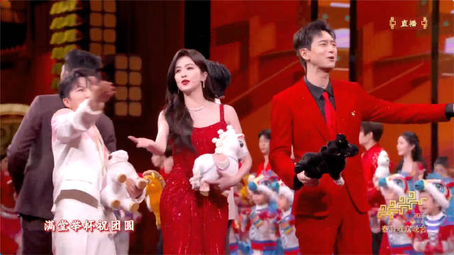 春晚开场白鹿周深丁禹兮 点赞！