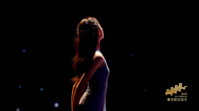 《梦底》这首歌是今年春晚让人眼前一亮的好作品