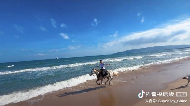 张睿短袖骑马梦回新还珠格格奔马场景