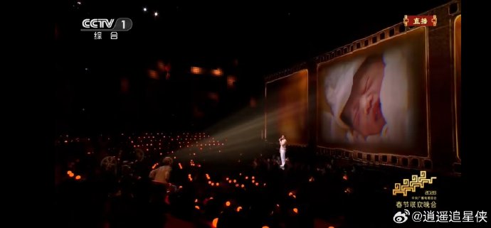 邓超在《人民日报》撰文里具体回忆了春晚表演时的哪些感人细节？