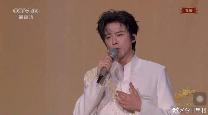 刘宇宁的演唱风格为什么被形容为‘江湖侠气与少年感并存’？