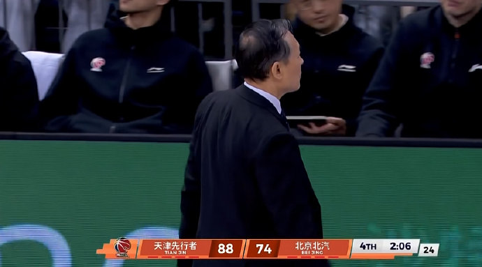 北京首钢已有六名外援，球队将如何分配麦基和其他外援的出场时间？