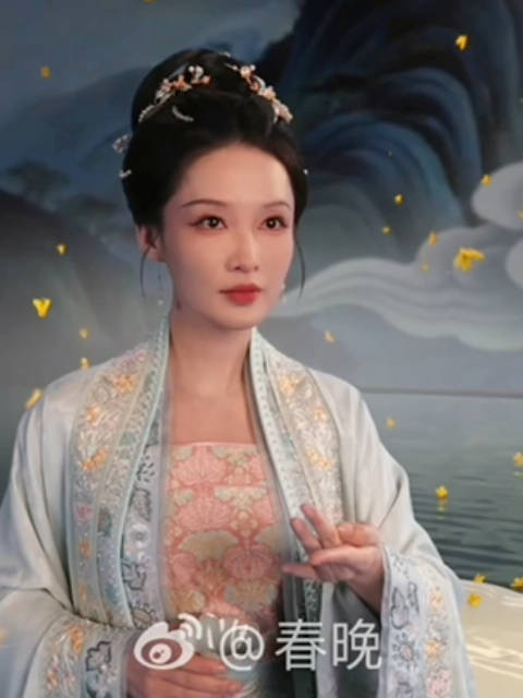 李沁再登春晚演绎古典美，清冷气质神似李清照