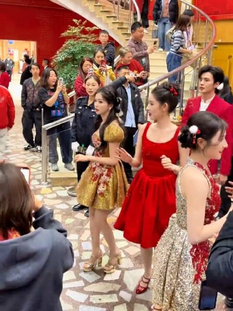 白鹿王玉雯李兰迪田曦薇、丁禹兮李昀锐毕雯珺央视春晚后台视频