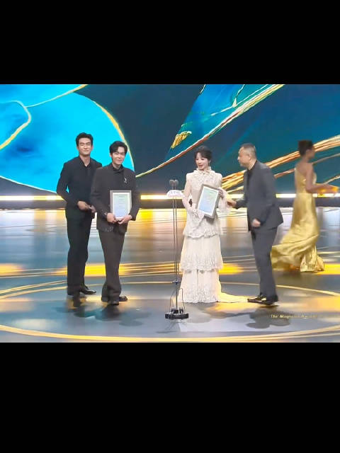 杨紫白玉兰奖获奖感言沉稳得体获赞