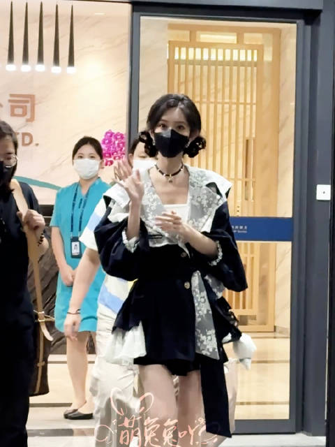 mzy有点子义思 我看见你 这感觉就像在～小鹿乱撞 碱水结发型好可爱，宝宝