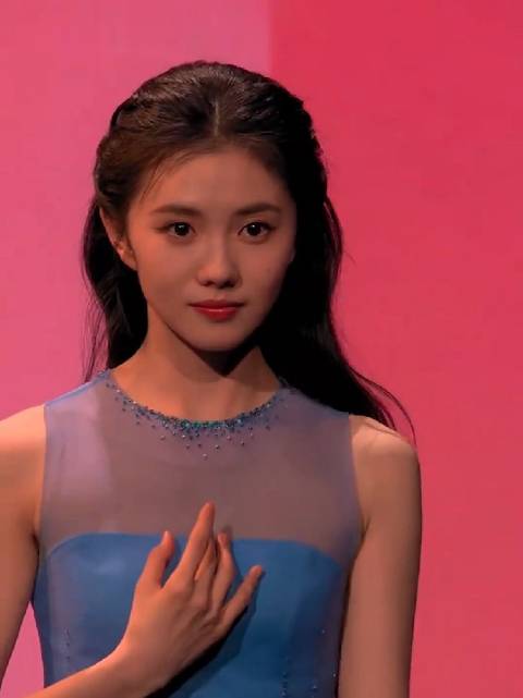 刘浩存昨晚的舞姿真唯美啊，感觉这段表演看一百遍都不会厌