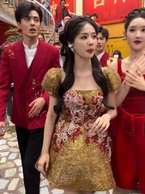 白鹿李兰迪王玉雯、毕雯珺李昀锐丁禹兮春晚后台下班视频