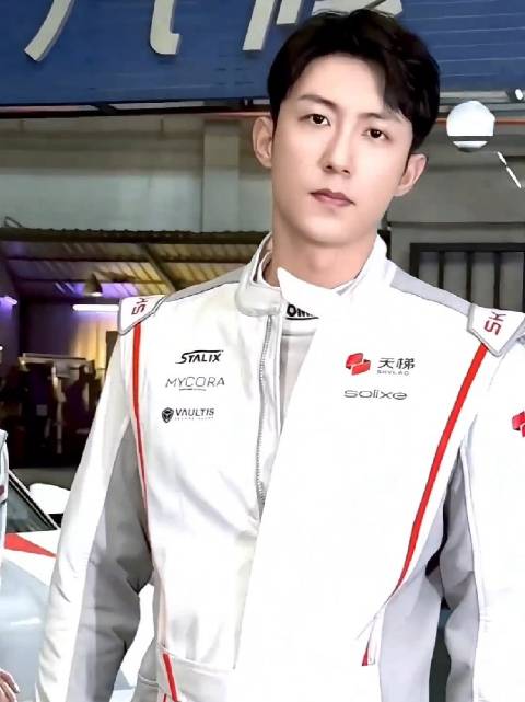 帅成啥了！ 一个小时后的场，我已经迫不及待了 @Johnny黄景瑜 hjy