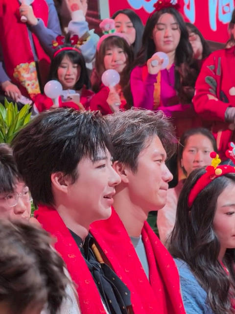 北京卫视的笑声~这么录的哈哈哈哈哈