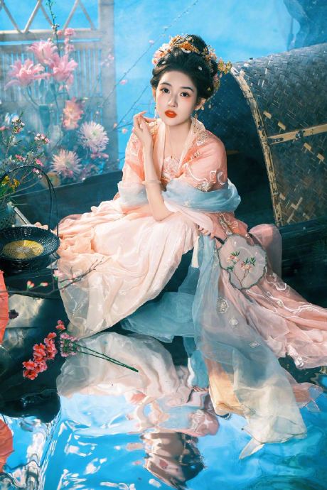 业内人士或粉丝对于王玉雯未来可能的古装合作方向有哪些具体的建议和期待？