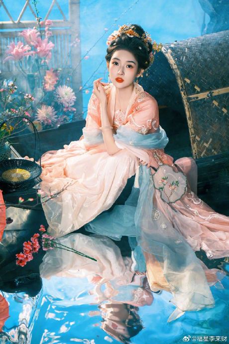 王玉雯本人对于古装资源不足以及影视行业的现状有何公开表态？