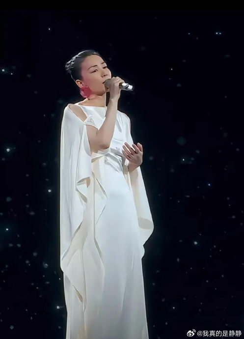 王菲历年在央视春晚上演唱的歌曲有哪些成为了经典？