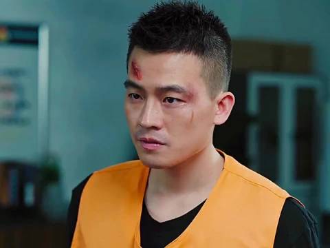 黑白禁区：女儿被毒贩打毒针，父亲一人干翻一窝毒贩，拿到解药太解气了！